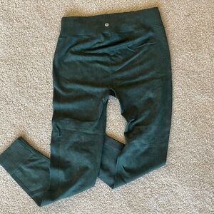 Seamless green leggings